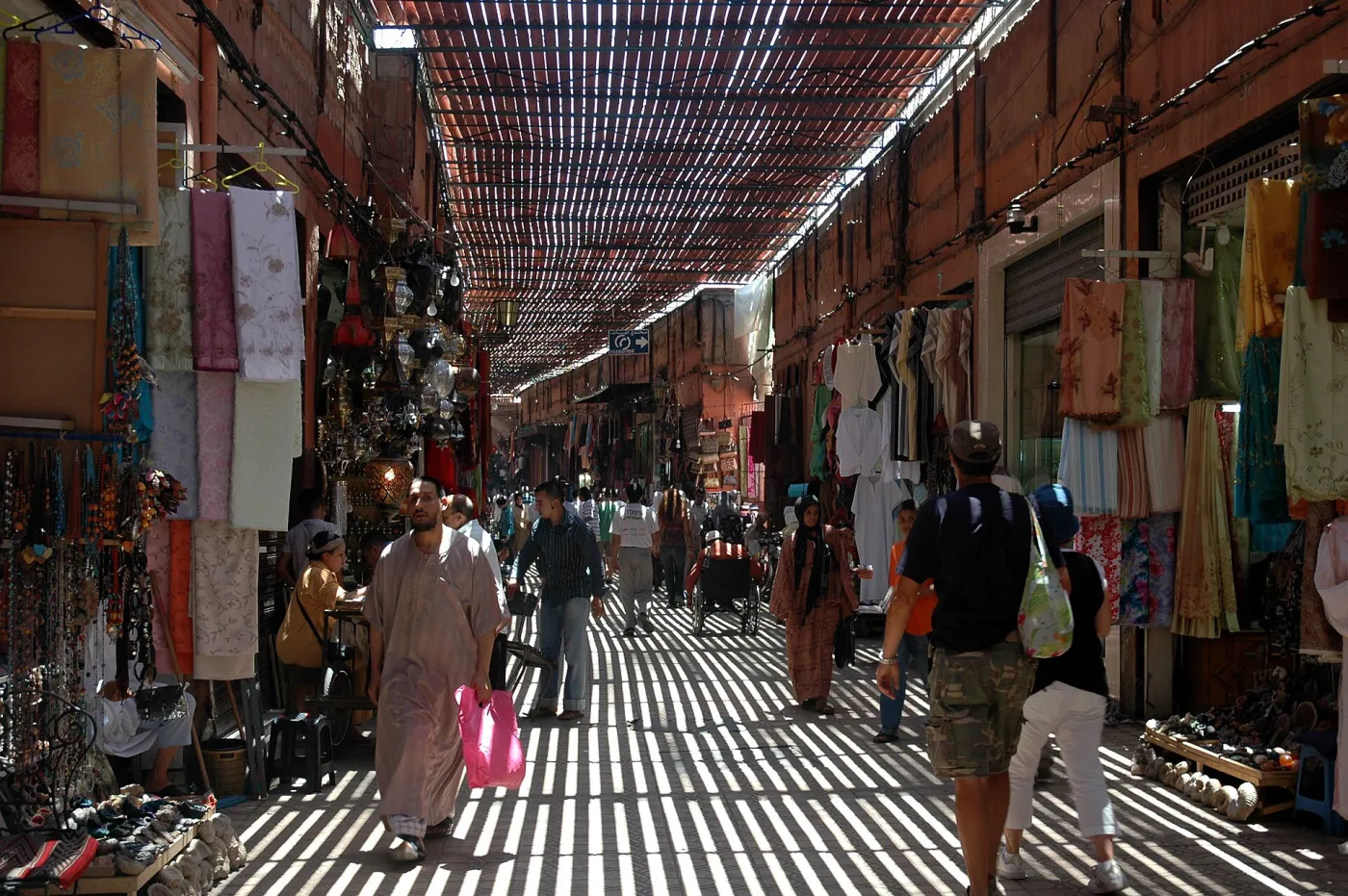 Covered Souk Semmarine, Marrakech, 2008.jpg Covered Souk Semmarine, Marrakech, 2008.jpg
